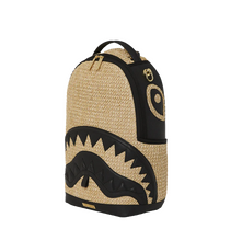 Carica l&#39;immagine nel visualizzatore di Gallery, Zaino Shark In Raffia Beige Sprayground
